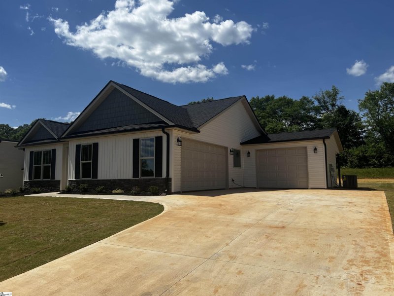 Property image 2 at 204 Legacy Lane, Pickens, SC 29671