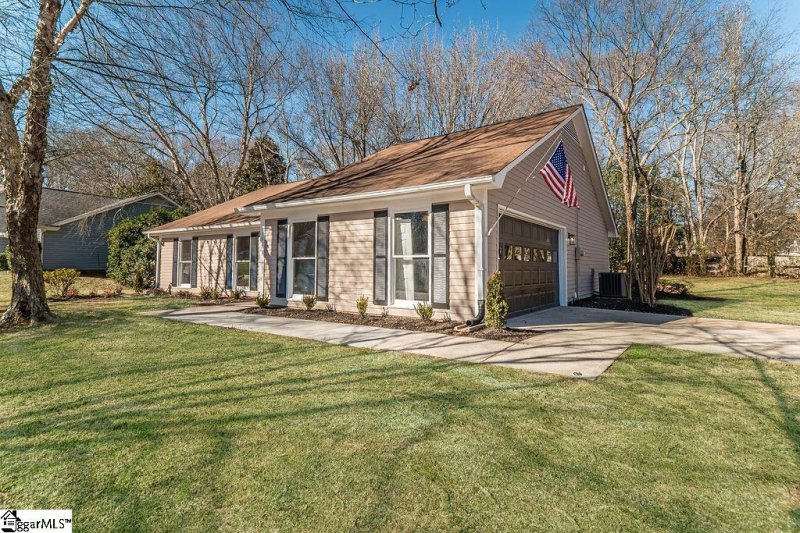 Property image 2 at 102 Burwood Drive, Simpsonville, SC 29681