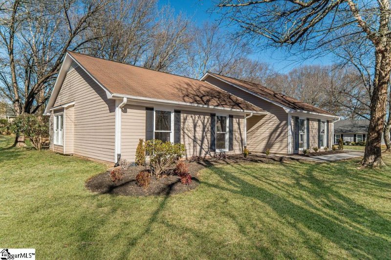 Property image 3 at 102 Burwood Drive, Simpsonville, SC 29681