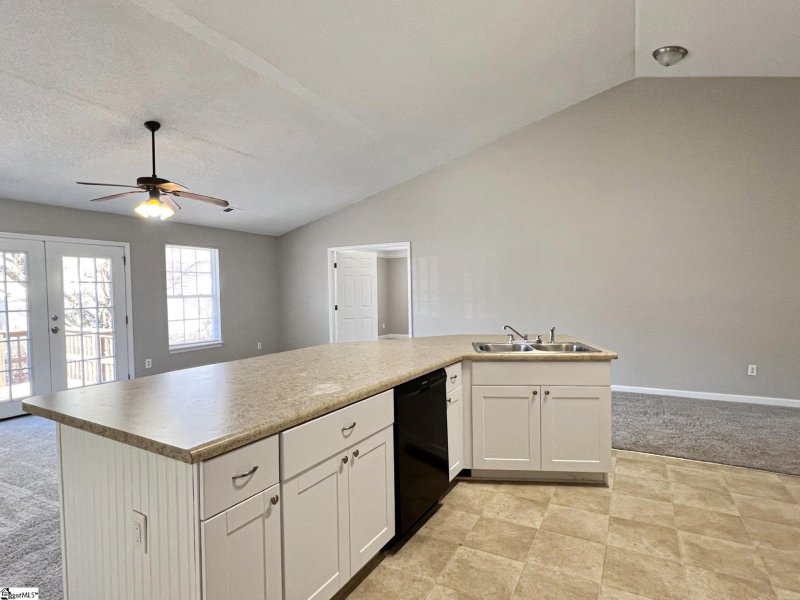 Property image 5 at 1 Fishing Run Court, Taylors, SC 29687