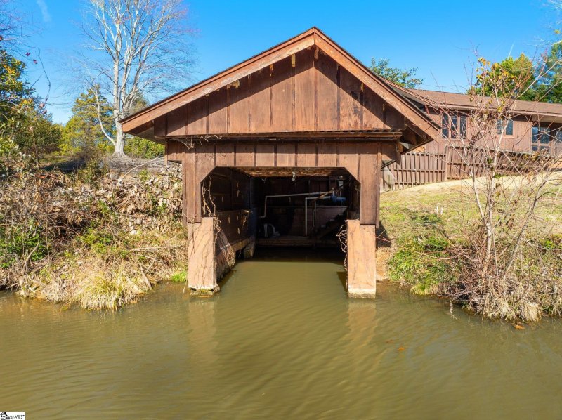 Property image 4 at 107 Raven Road, Greenville, SC 29615