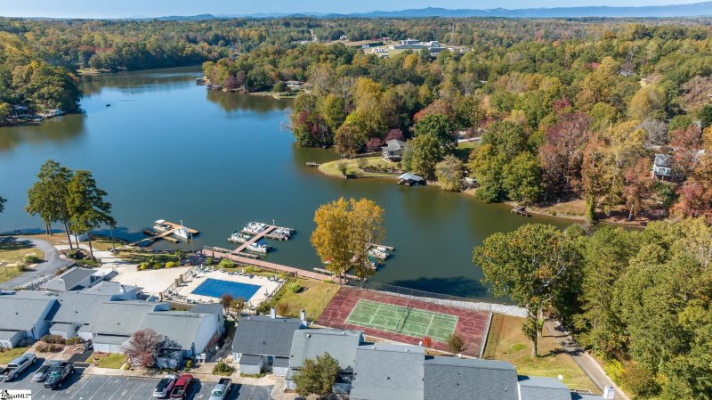 Property image 2 at 110 Royal Court, Greenville, SC 29611