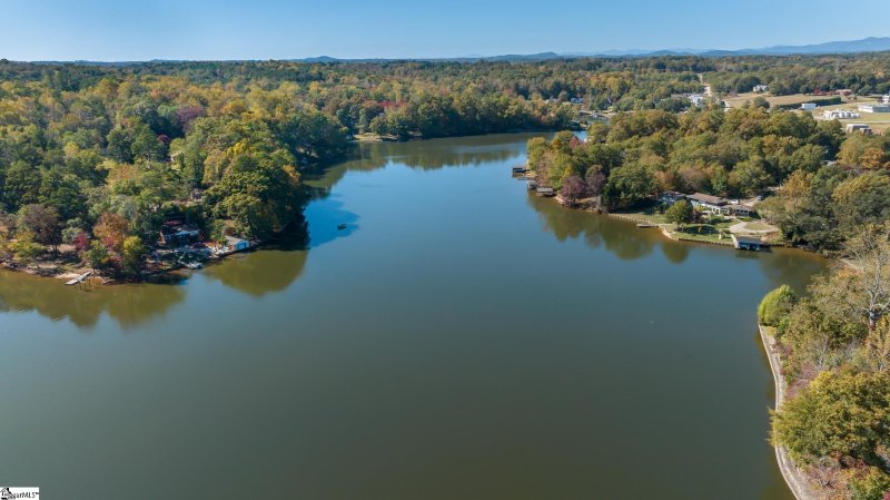 Property image 3 at 110 Royal Court, Greenville, SC 29611