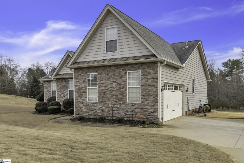 Property image 2 at 300 Jericho Ridge Trail, Easley, SC 29640