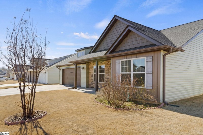 Property image 2 at 419 Peaksview Drive, Simpsonville, SC 29681