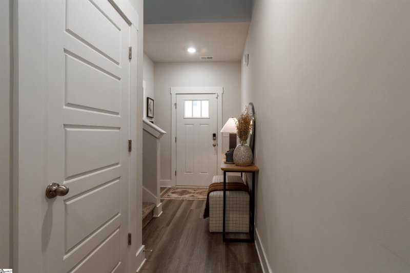 Property image 2 at 6 Sparrow Lane, Greenville, SC 29607