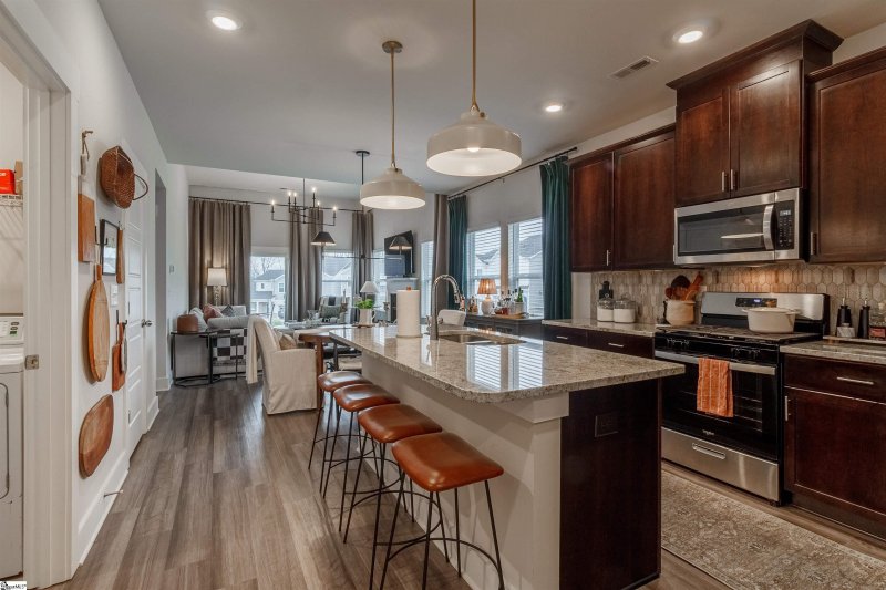 Property image 4 at 6 Sparrow Lane, Greenville, SC 29607