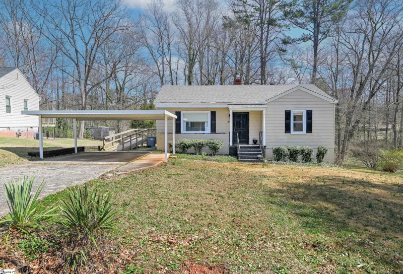Property image 2 at 303 High Valley Boulevard, Greenville, SC 29605