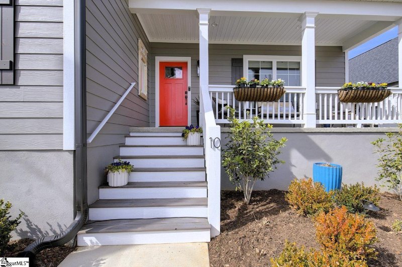 Property image 2 at 10 S Textile Avenue, Greenville, SC 29611