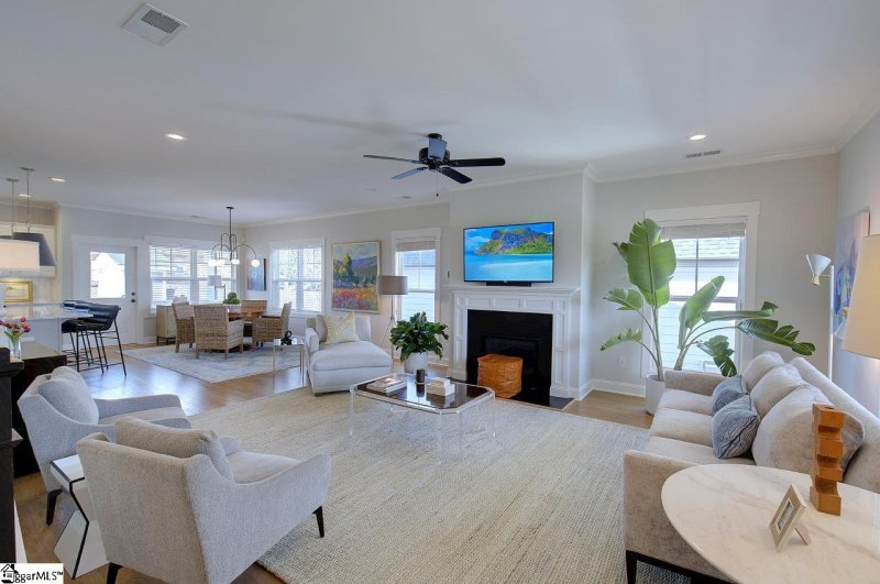 Property image 4 at 10 S Textile Avenue, Greenville, SC 29611