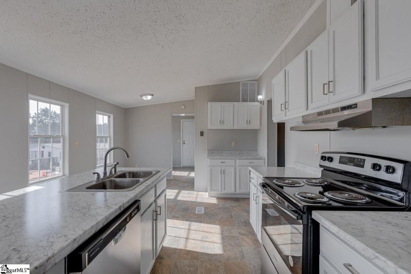 Property image 4 at 6 Hydro Court, Greenville, SC 29611