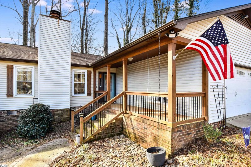 Property image 3 at 209 Saratoga Drive, Greer, SC 29650