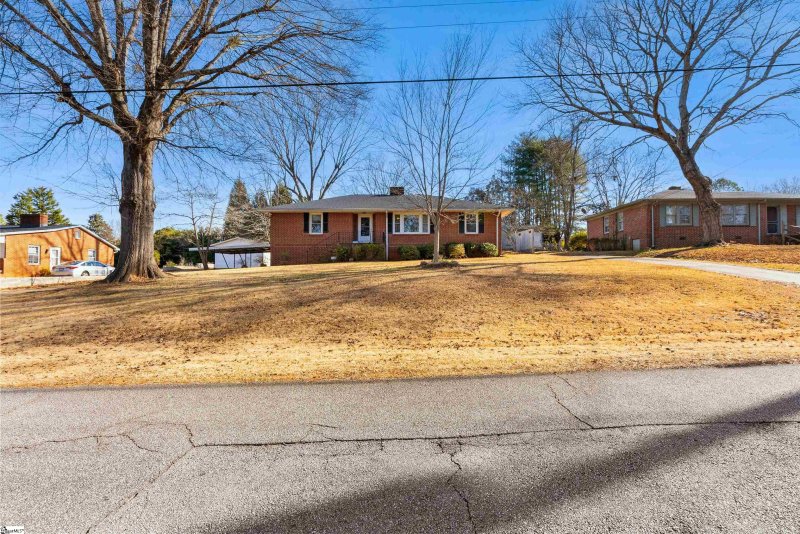 Property image 2 at 209 Arrowhead Circle, Spartanburg, SC 29301