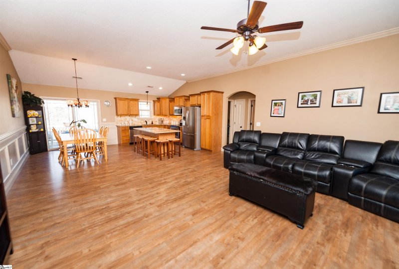 Property image 2 at 235 Kingsley Park Drive, Moore, SC 29369