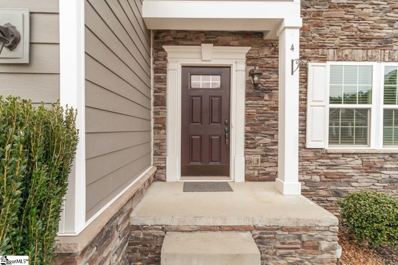 Property image 2 at 4 Fawn Hill Drive, Simpsonville, SC 29681