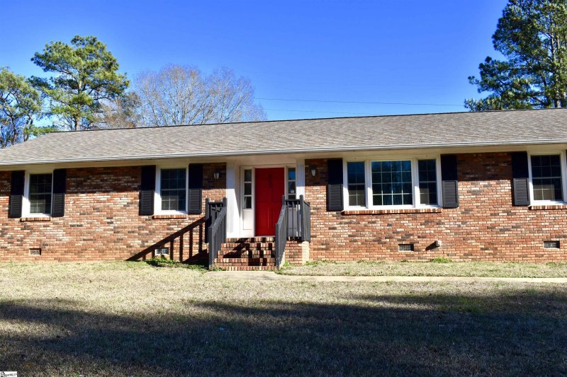 Property image 2 at 805 Lucerne Drive, Spartanburg, SC 29302