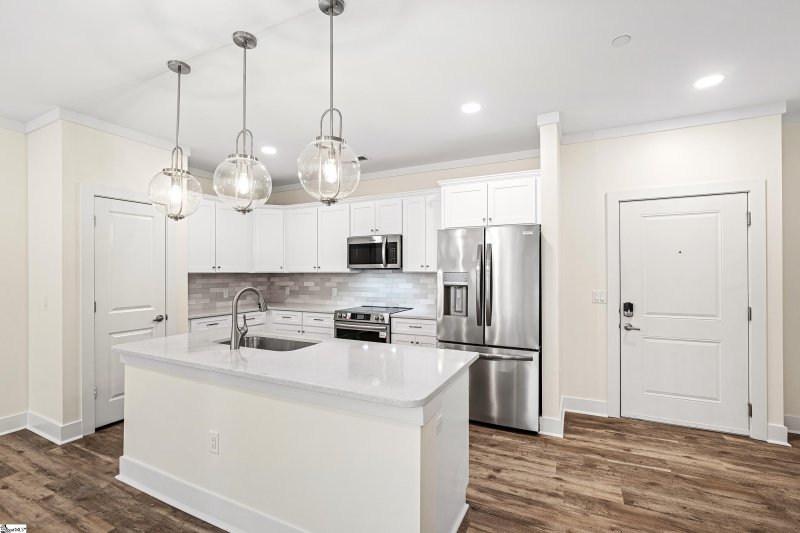 Property image 3 at 98 E McBee Avenue, Greenville, SC 29601