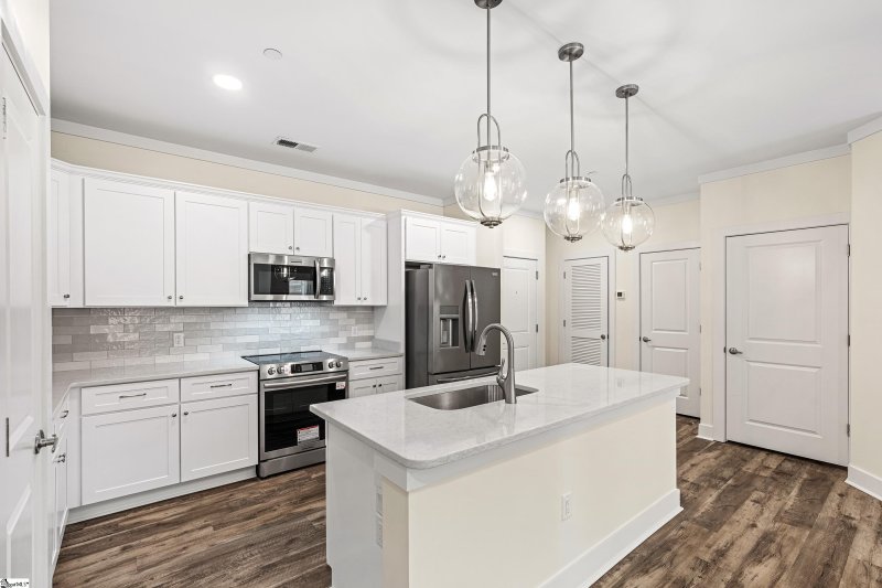 Property image 5 at 98 E McBee Avenue, Greenville, SC 29601