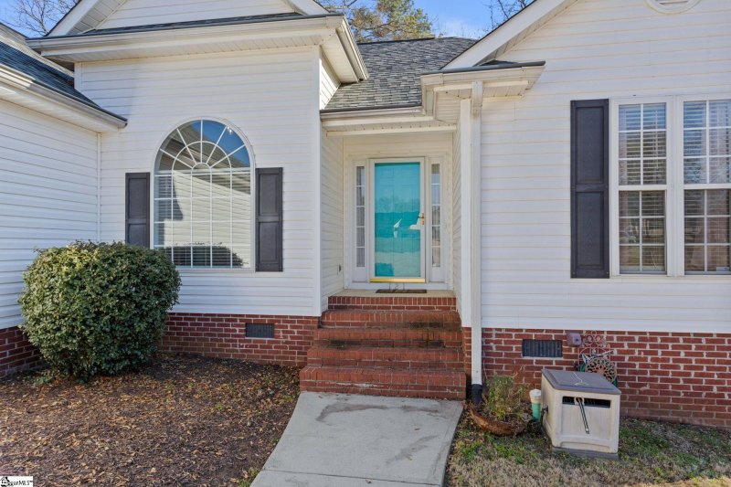 Property image 2 at 121 Jester Court, Williamston, SC 29697