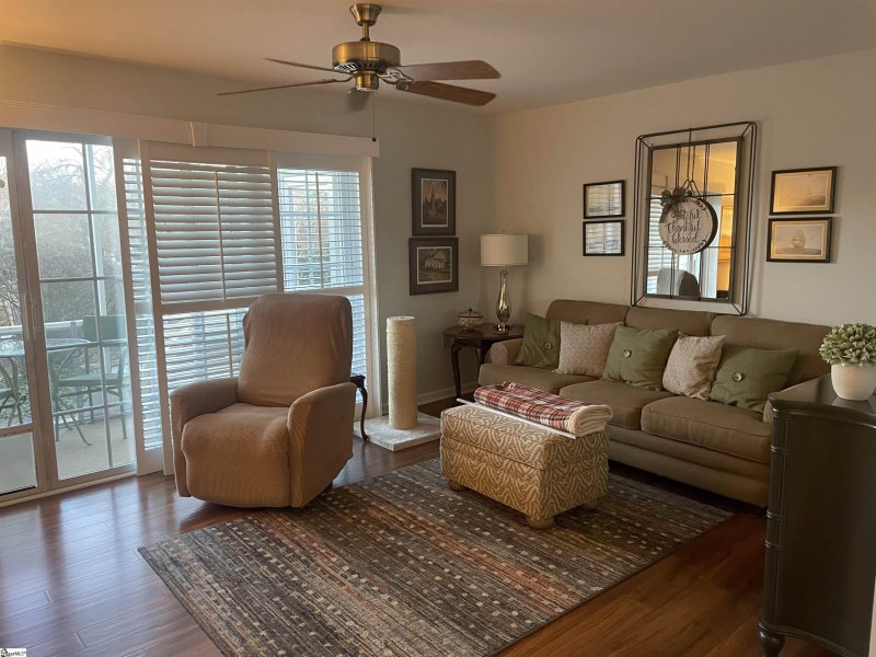 Property image 2 at 925 Cleveland Street, Greenville, SC 29601-4574