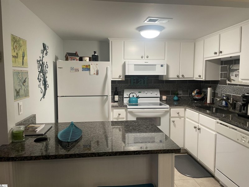 Property image 3 at 925 Cleveland Street, Greenville, SC 29601-4574