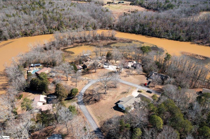 Property image 2 at 407 Saluda Road, Williamston, SC 29697