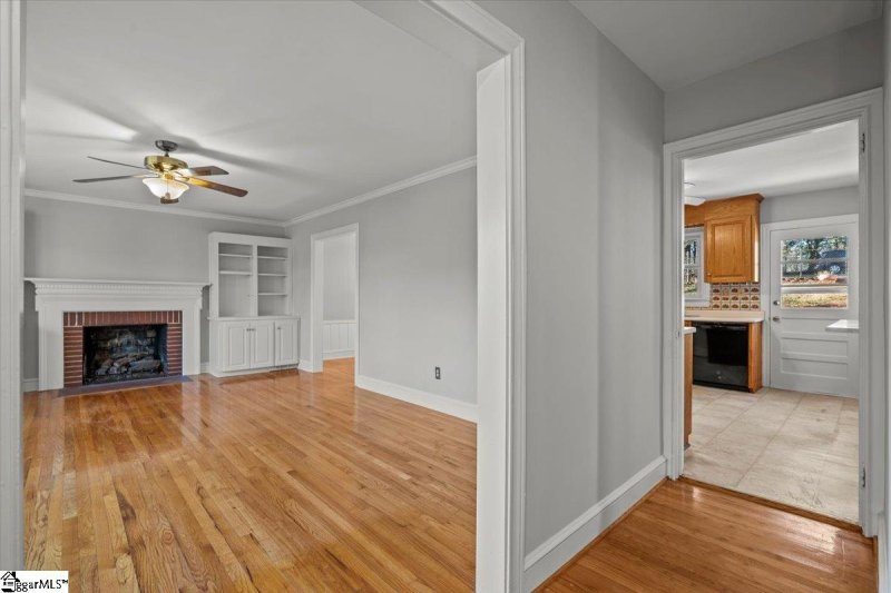 Property image 3 at 215 Dellwood Drive, Greenville, SC 29609