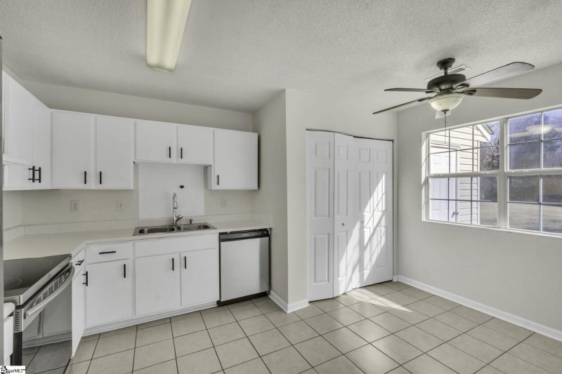 Property image 4 at 7 Allenwood Lane, Greer, SC 29650