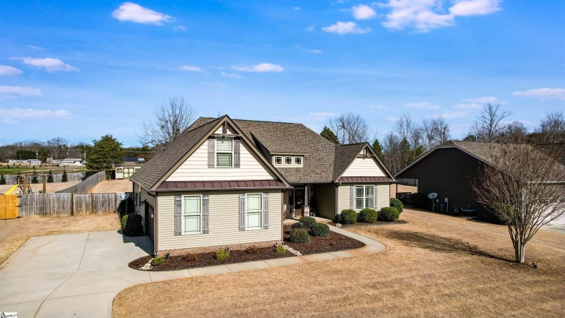 Property image 3 at 216 Amber Oaks Drive, Greer, SC 29651