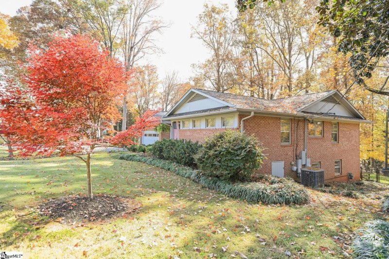 Property image 3 at 5 Sunderland Drive, Greenville, SC 29611