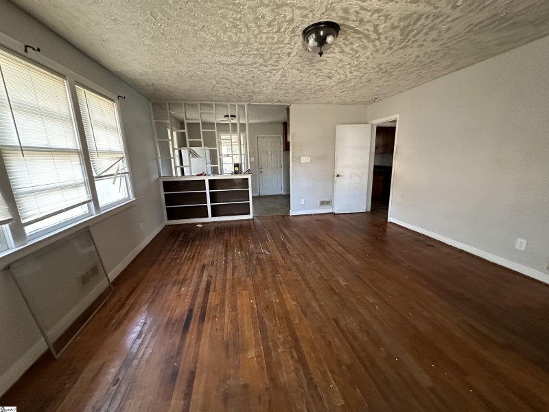 Property image 3 at 371 Crestview Drive, Spartanburg, SC 29306-4107