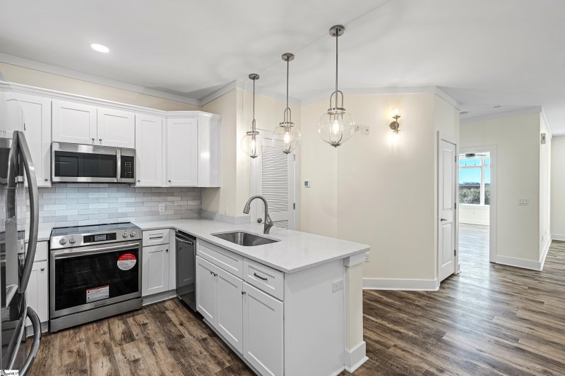Property image 2 at 98 E McBee Avenue, Greenville, SC 29601