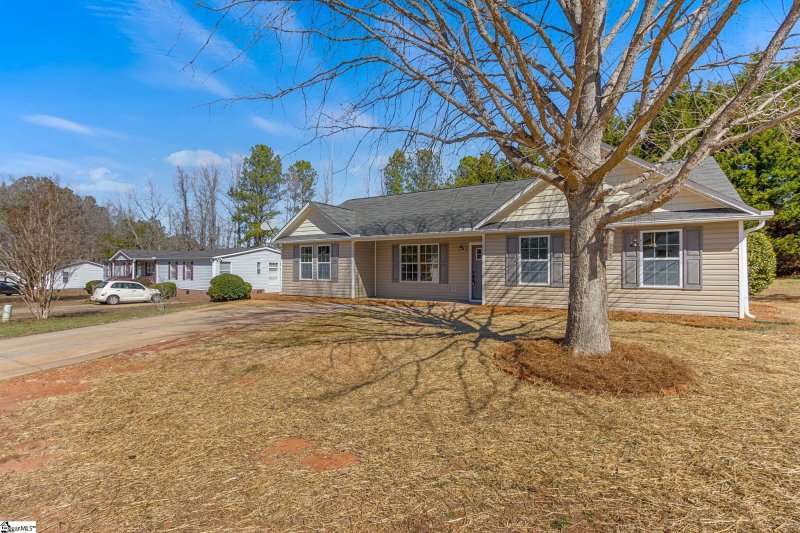 Property image 2 at 144 Falcon Ridge Drive, Boiling Springs, SC 29316