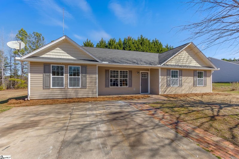 Property image 3 at 144 Falcon Ridge Drive, Boiling Springs, SC 29316