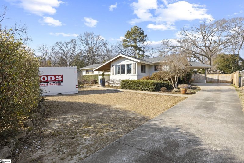 Property image 2 at 17 Vicki Circle, Greenville, SC 29615-2017