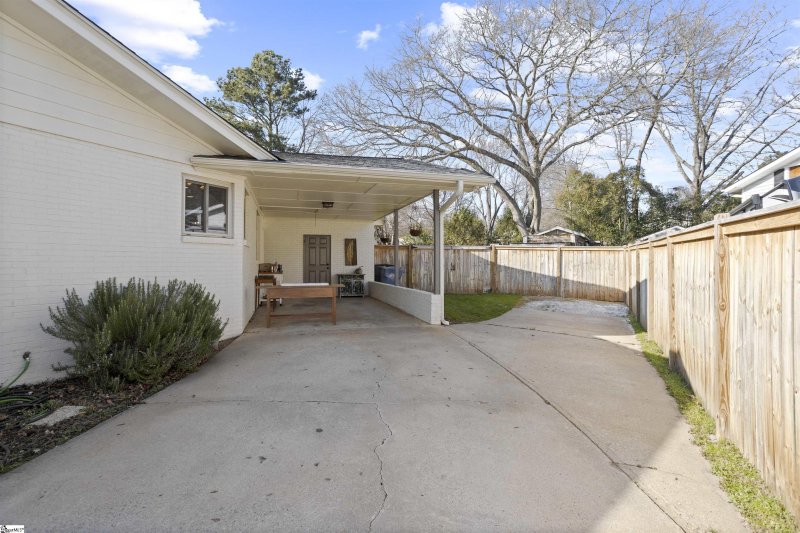 Property image 4 at 17 Vicki Circle, Greenville, SC 29615-2017