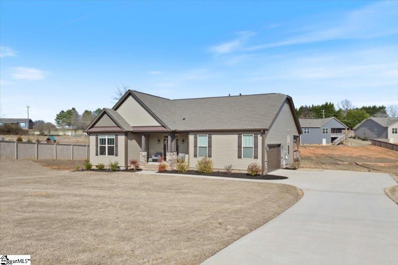 Property image 2 at 205 Spruce Creek Court, Greer, SC 29651