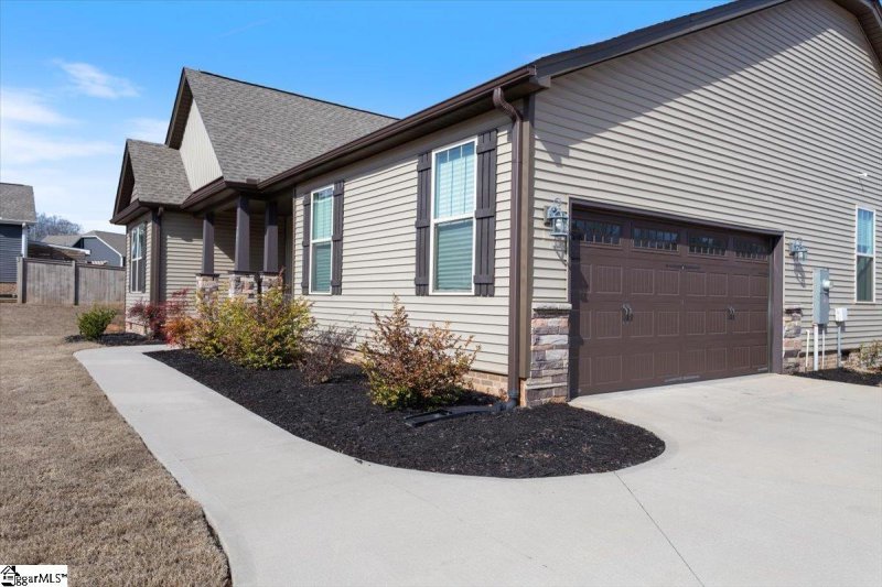 Property image 3 at 205 Spruce Creek Court, Greer, SC 29651