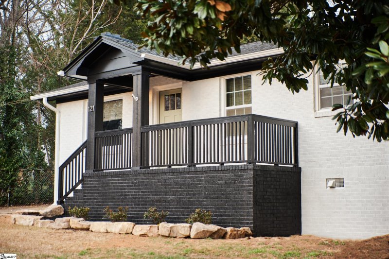 Property image 2 at 121 Maco Street, Greenville, SC 29607
