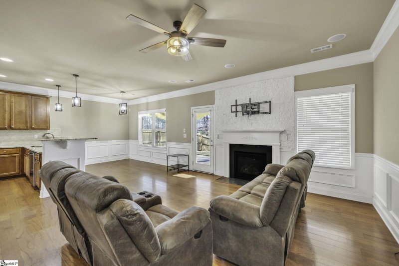 Property image 3 at 324 Barrett Chase Drive, Simpsonville, SC 29680