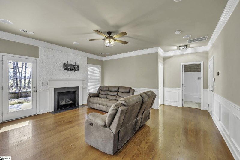 Property image 4 at 324 Barrett Chase Drive, Simpsonville, SC 29680