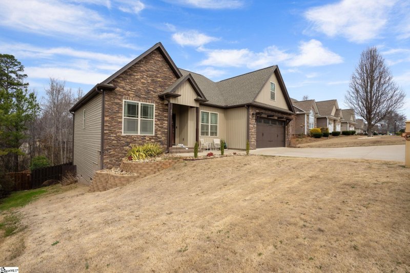 Property image 3 at 698 Secretariat Drive, Boiling Springs, SC 29316