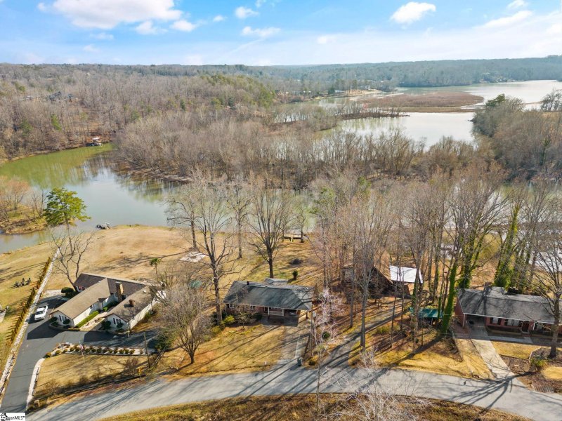 Property image 2 at 32 Harbor Drive, Greenville, SC 29611