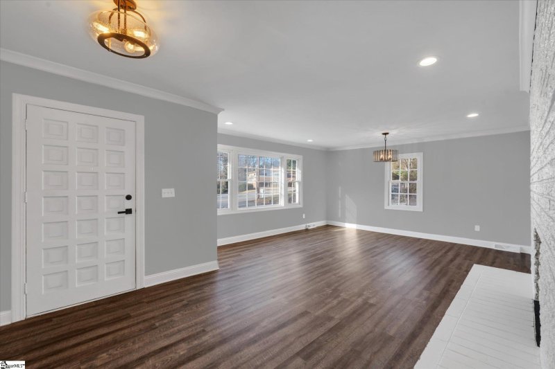 Property image 2 at 8 Dera Street, Greenville, SC 29615