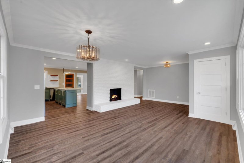 Property image 4 at 8 Dera Street, Greenville, SC 29615