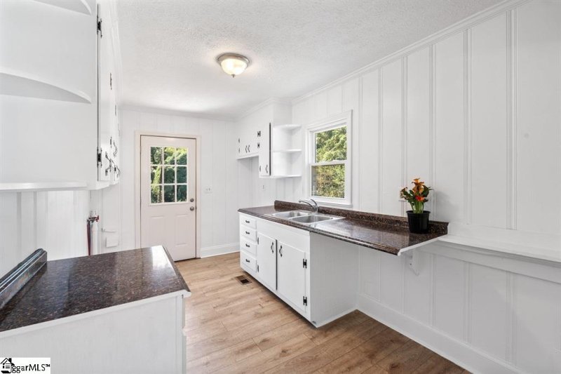 Property image 3 at 122 Chestnut Street, Greenville, SC 29605