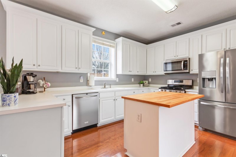 Property image 2 at 33 Birkhall Circle, Greenville, SC 29605