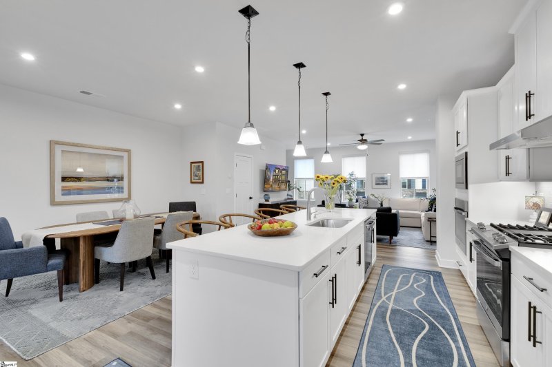 Property image 3 at 27 Questover Drive, Greenville, SC 29607