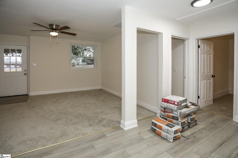 Property image 4 at 32 Ridgeway Drive, Greenville, SC 29605