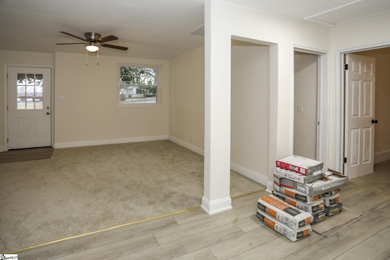 Property image 5 at 32 Ridgeway Drive, Greenville, SC 29605